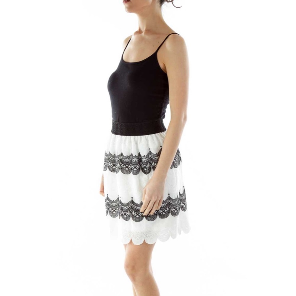 Annabella Black White Embroidered Skirt size small new with tags
